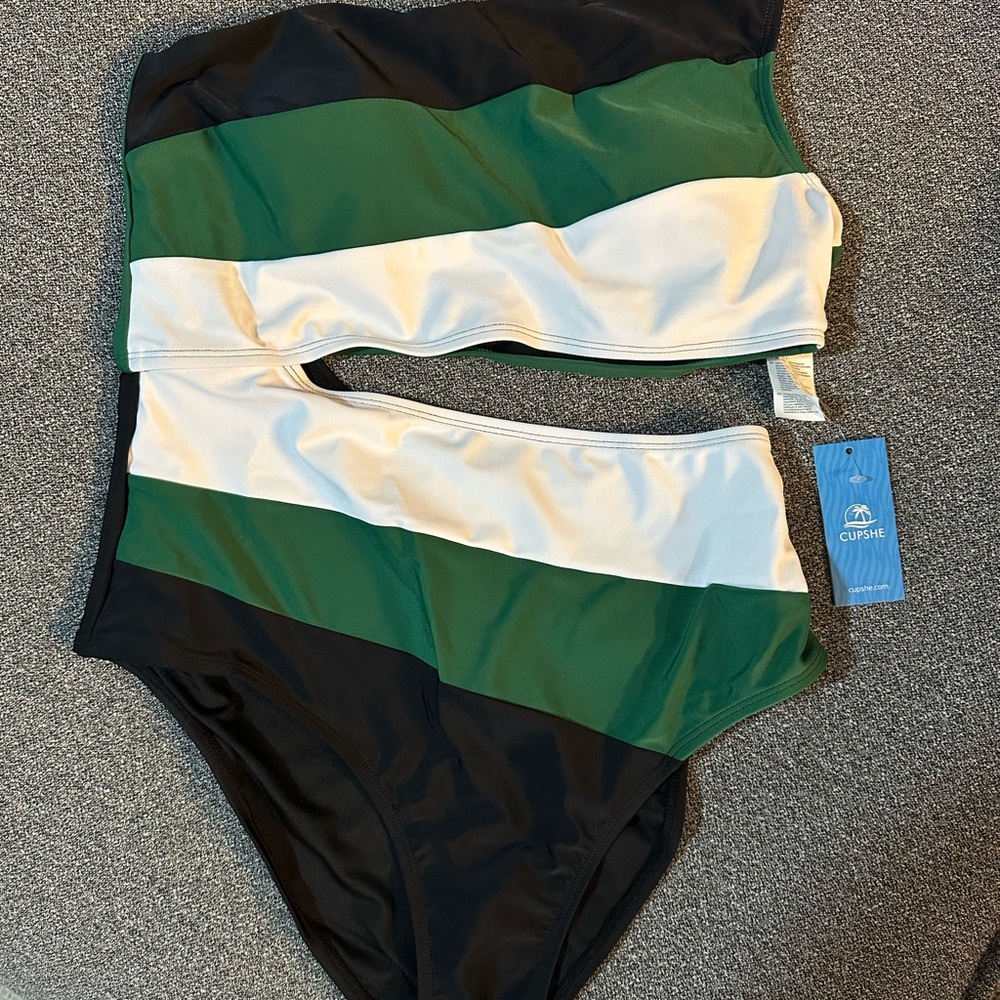 CUPSHE Two-Piece Bandeau Swimsuit